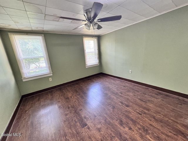 17 Mohawk Avenue, Waterford, NY 12188