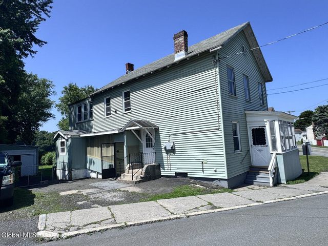 17 Mohawk Avenue, Waterford, NY 12188