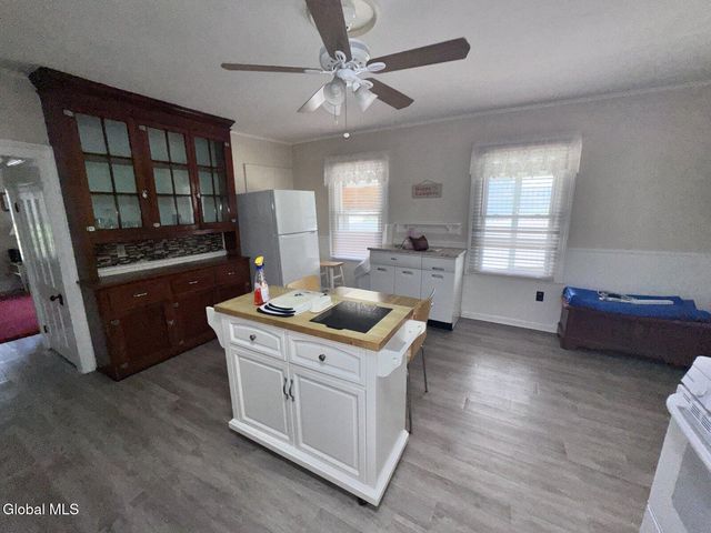 17 Mohawk Avenue, Waterford, NY 12188