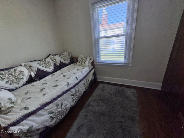 17 Mohawk Avenue, Waterford, NY 12188