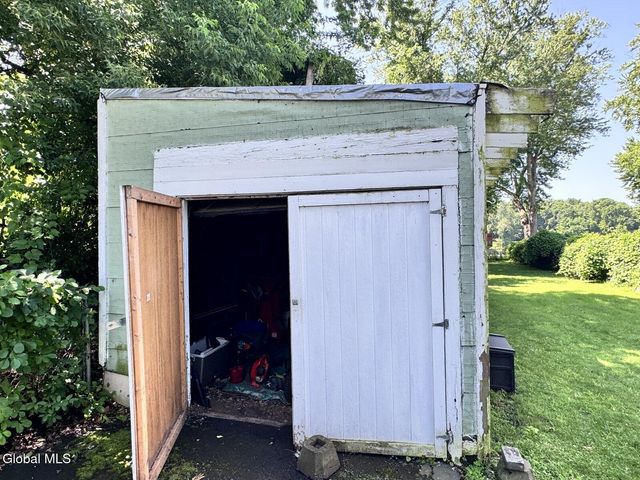 17 Mohawk Avenue, Waterford, NY 12188