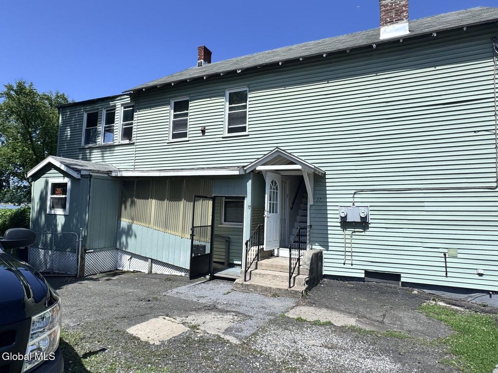 17 Mohawk Avenue, Waterford, NY 12188