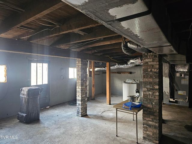 5507 Thackers Road, Norton, VA 24273