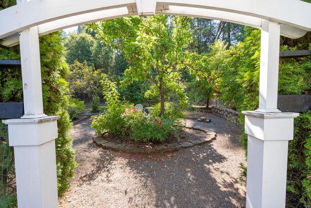 2854 Riverbanks Road, Grants Pass, OR 97527