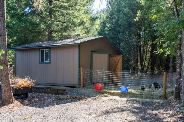 2854 Riverbanks Road, Grants Pass, OR 97527