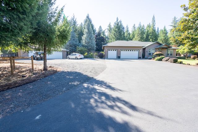2854 Riverbanks Road, Grants Pass, OR 97527