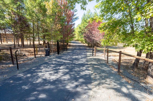 2854 Riverbanks Road, Grants Pass, OR 97527
