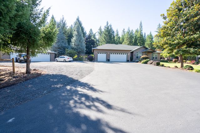2854 Riverbanks Road, Grants Pass, OR 97527