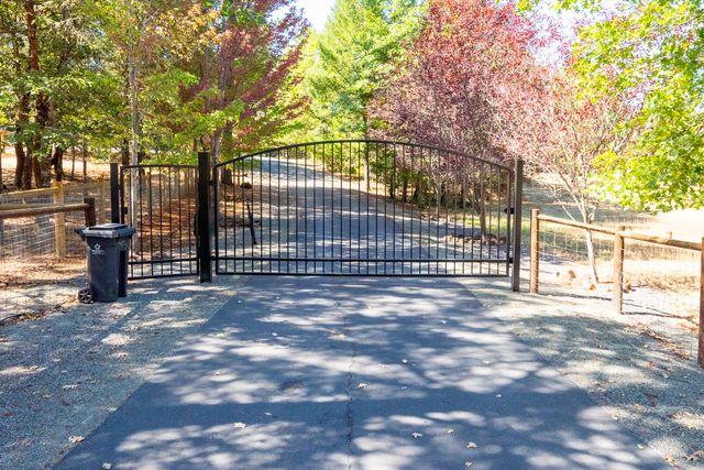 2854 Riverbanks Road, Grants Pass, OR 97527
