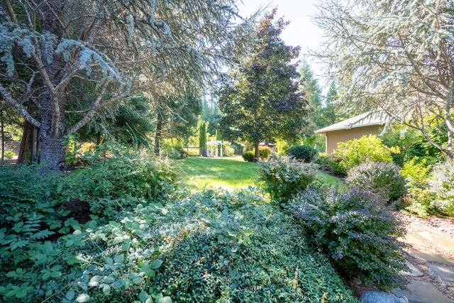 2854 Riverbanks Road, Grants Pass, OR 97527
