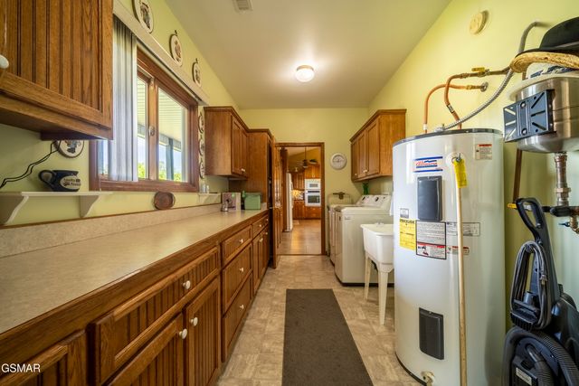 3938 Katy Hollar Road, Sevierville, TN 37862