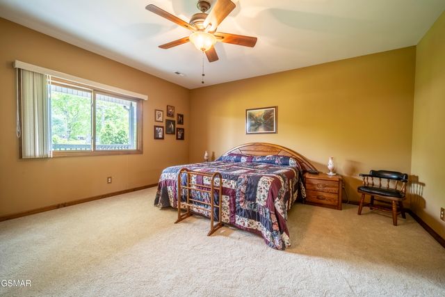 3938 Katy Hollar Road, Sevierville, TN 37862