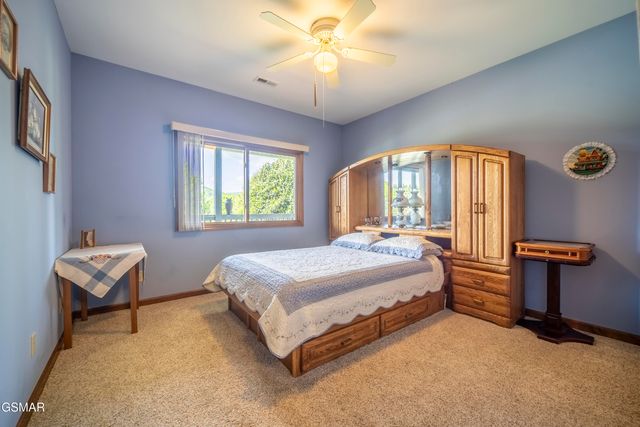 3938 Katy Hollar Road, Sevierville, TN 37862