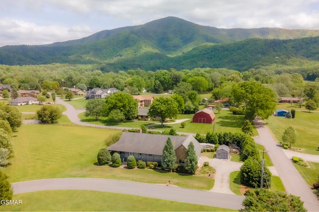 3938 Katy Hollar Road, Sevierville, TN 37862