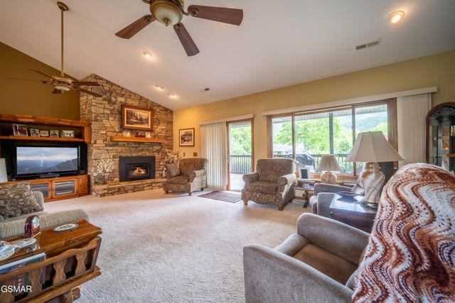 3938 Katy Hollar Road, Sevierville, TN 37862