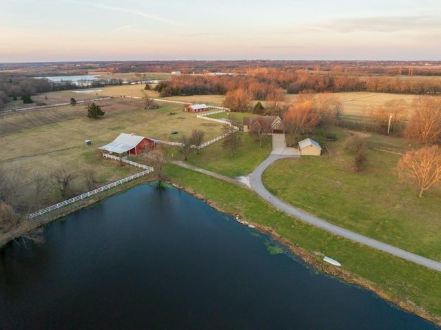 7 E 203 Road, Belton, MO 64012