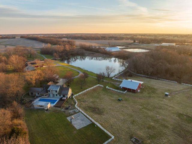 7 E 203 Road, Belton, MO 64012