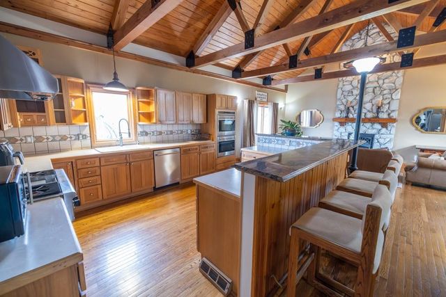 7 E 203 Road, Belton, MO 64012