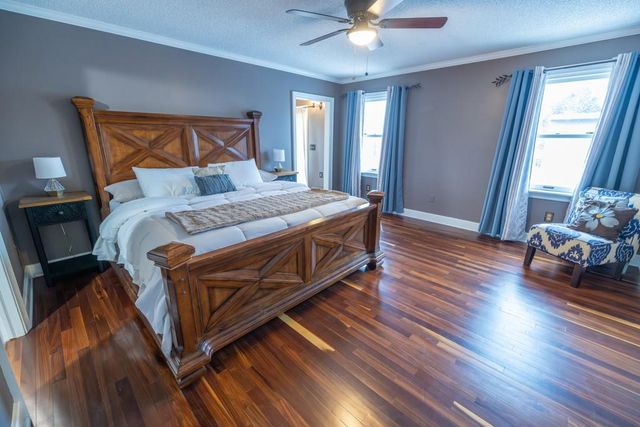 7 E 203 Road, Belton, MO 64012