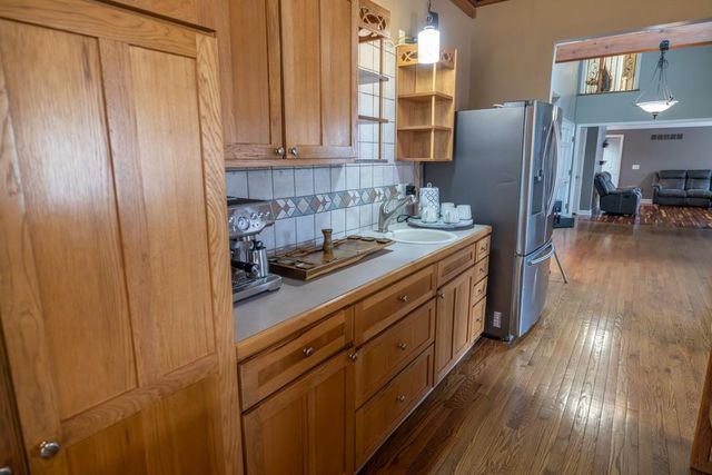 7 E 203 Road, Belton, MO 64012