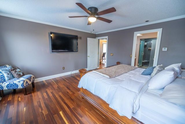 7 E 203 Road, Belton, MO 64012