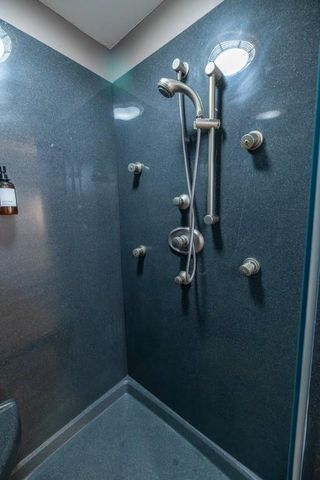 7 E 203 Road, Belton, MO 64012