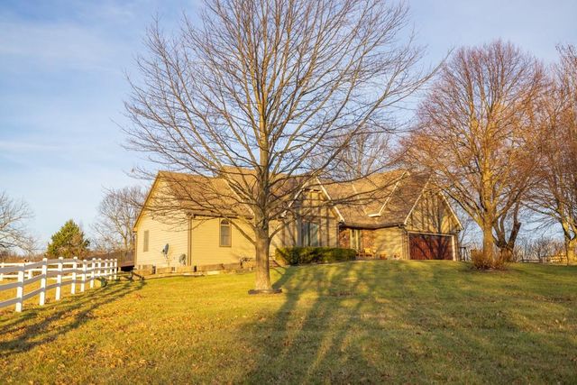 7 E 203 Road, Belton, MO 64012