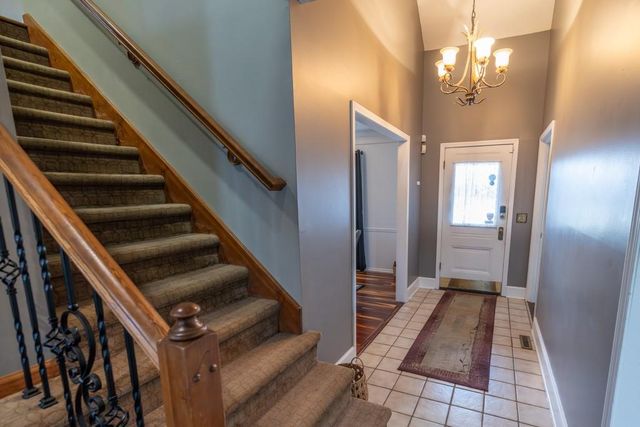 7 E 203 Road, Belton, MO 64012