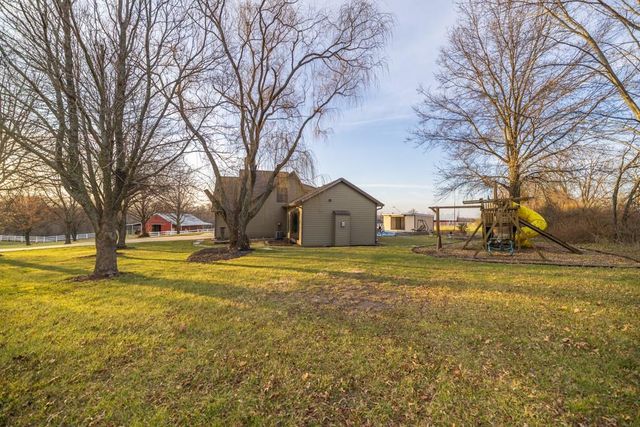 7 E 203 Road, Belton, MO 64012