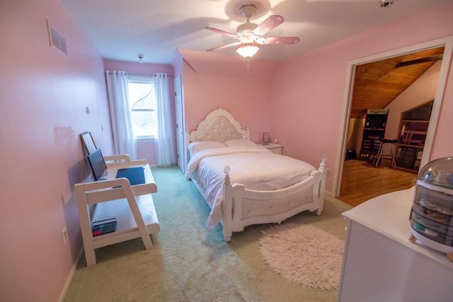 7 E 203 Road, Belton, MO 64012