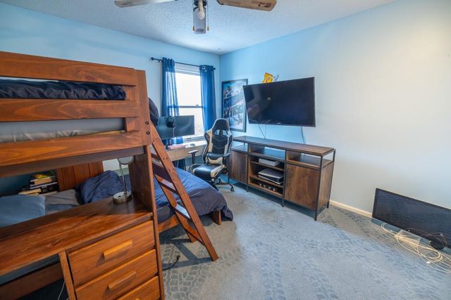 7 E 203 Road, Belton, MO 64012