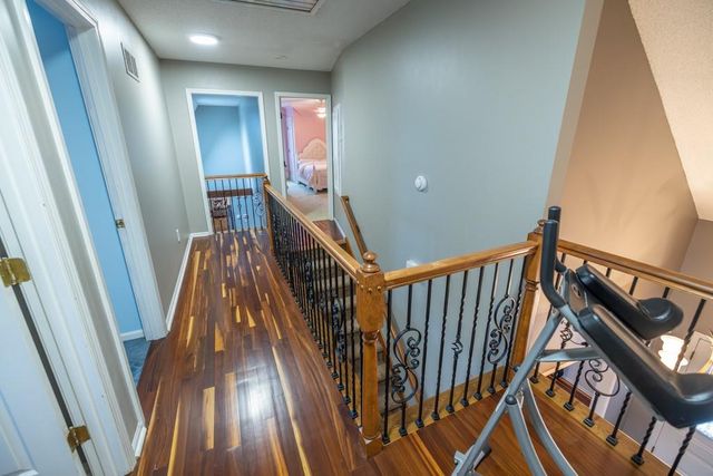 7 E 203 Road, Belton, MO 64012