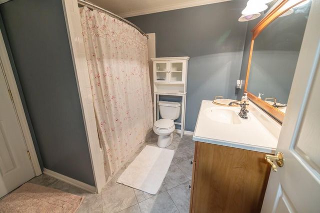 7 E 203 Road, Belton, MO 64012