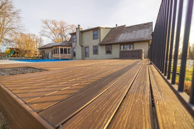 7 E 203 Road, Belton, MO 64012