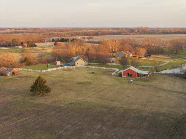 7 E 203 Road, Belton, MO 64012