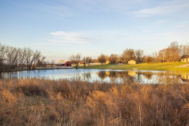 7 E 203 Road, Belton, MO 64012