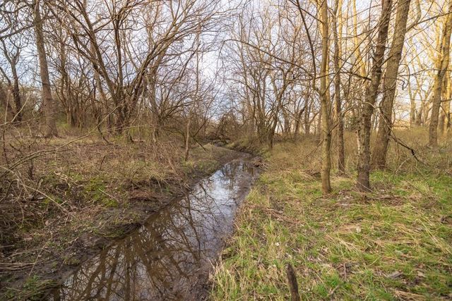 7 E 203 Road, Belton, MO 64012