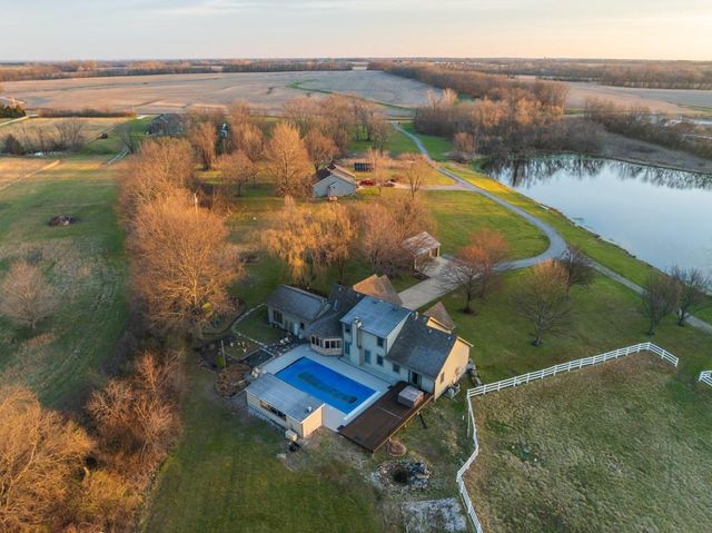 7 E 203 Road, Belton, MO 64012