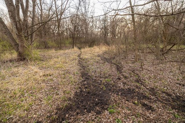 7 E 203 Road, Belton, MO 64012