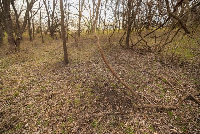 7 E 203 Road, Belton, MO 64012