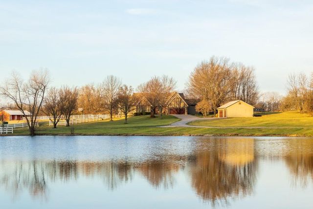 7 E 203 Road, Belton, MO 64012