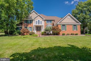 8 MARIAN DR, West Windsor, NJ 08550