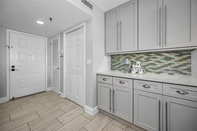 19111 VISTA BAY DRIVE 304, Indian Shores, FL 33785