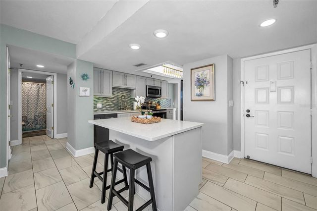 19111 VISTA BAY DRIVE 304, Indian Shores, FL 33785