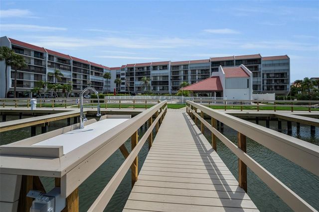 19111 VISTA BAY DRIVE 304, Indian Shores, FL 33785