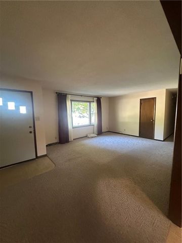 920 W Cooper Street, Maryville, MO 64468