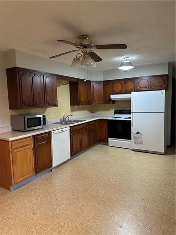 920 W Cooper Street, Maryville, MO 64468