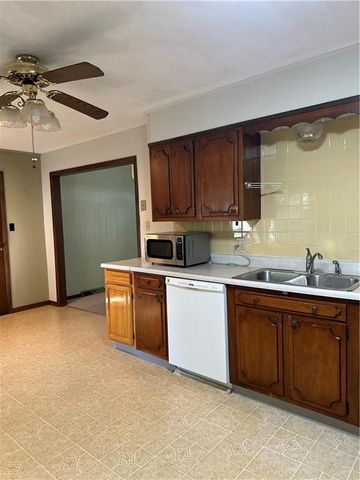 920 W Cooper Street, Maryville, MO 64468