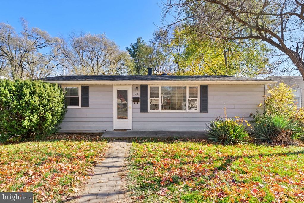 208 SHENANDOAH AVE, Winchester, VA 22601
