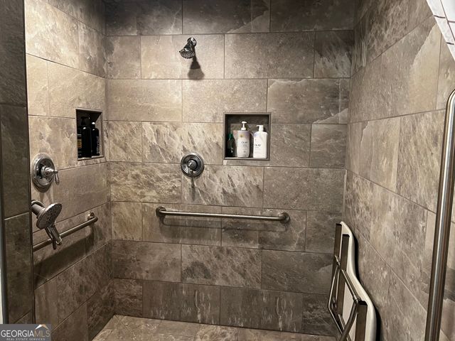 208 Kentucky Drive NE, Calhoun, GA 30701